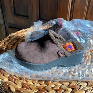 NWT Rocket Dog suede fur lined clogs